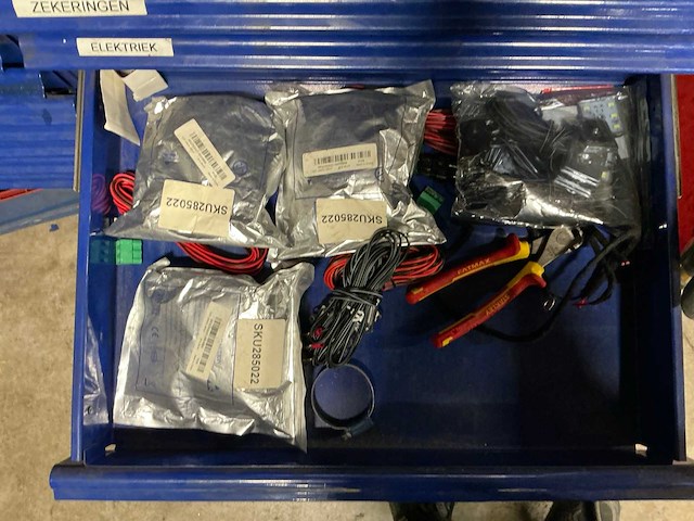 Garagekast met inhoud (3x) - afbeelding 20 van  25