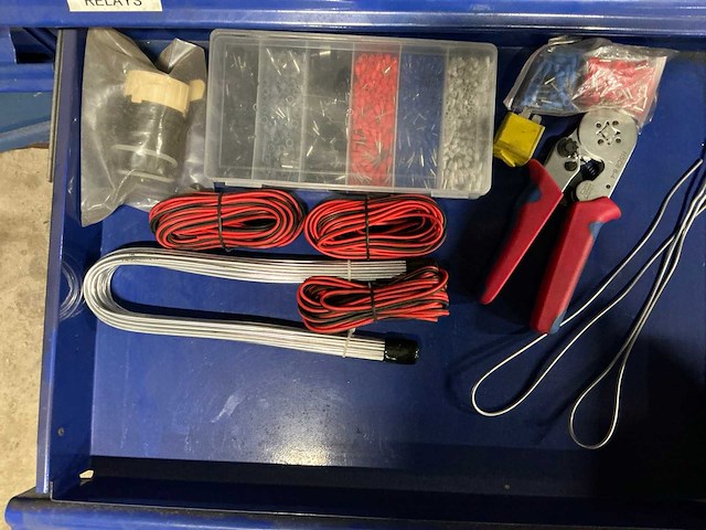 Garagekast met inhoud (3x) - afbeelding 23 van  25