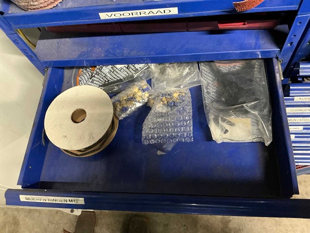 Garagekast met inhoud (3x) - afbeelding 24 van  25