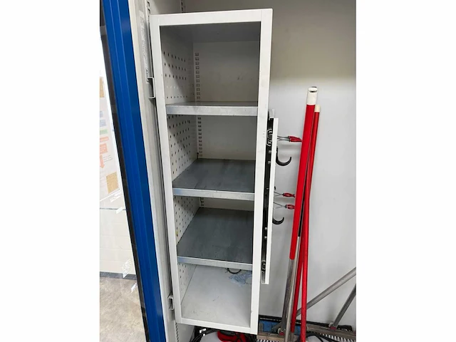 Garant - werkplaatskast met toebehoren - afbeelding 3 van  5