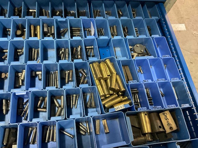 Garant ladekast met diverse onderdelen, gereedschappen en accessoires - afbeelding 2 van  34