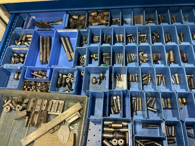 Garant ladekast met diverse onderdelen, gereedschappen en accessoires - afbeelding 3 van  34