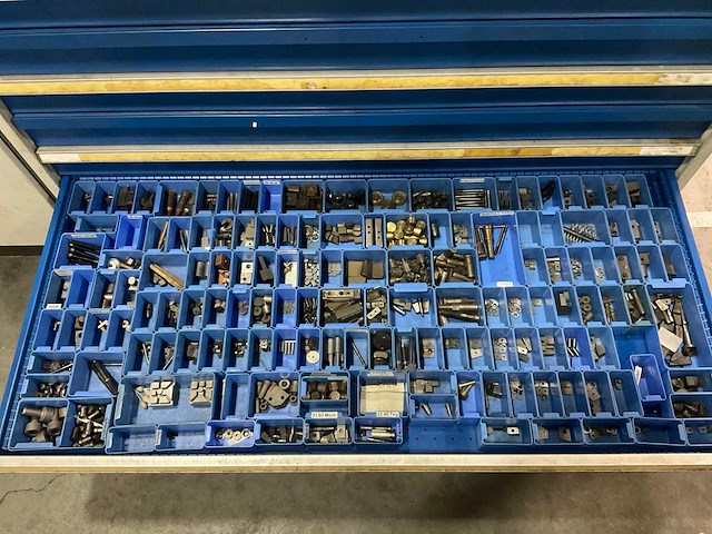 Garant ladekast met diverse onderdelen, gereedschappen en accessoires - afbeelding 4 van  34