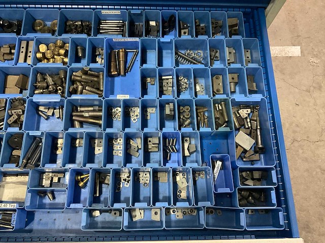 Garant ladekast met diverse onderdelen, gereedschappen en accessoires - afbeelding 5 van  34