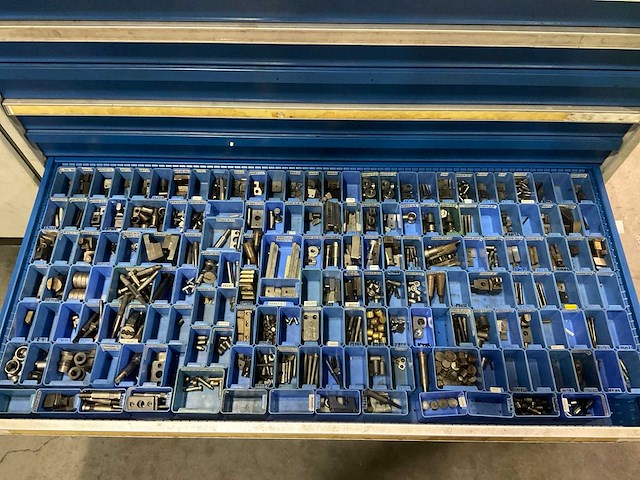 Garant ladekast met diverse onderdelen, gereedschappen en accessoires - afbeelding 7 van  34