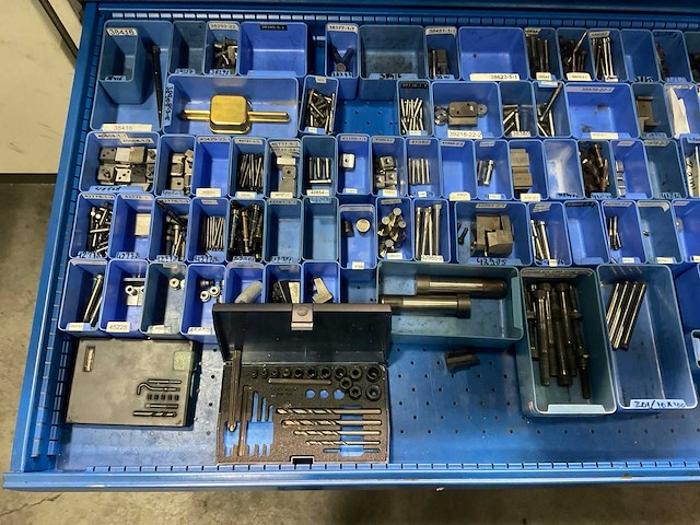 Garant ladekast met diverse onderdelen, gereedschappen en accessoires - afbeelding 13 van  34