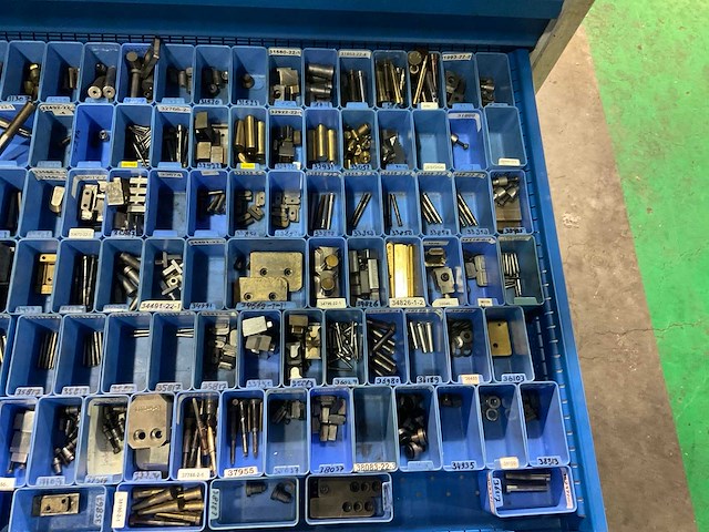 Garant ladekast met diverse onderdelen, gereedschappen en accessoires - afbeelding 15 van  34