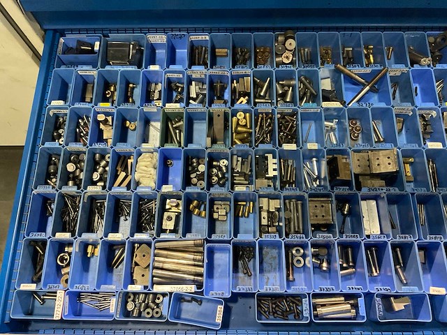 Garant ladekast met diverse onderdelen, gereedschappen en accessoires - afbeelding 16 van  34