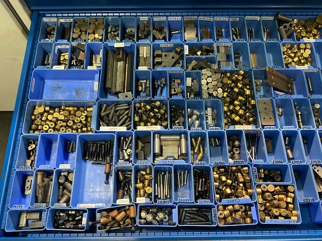 Garant ladekast met diverse onderdelen, gereedschappen en accessoires - afbeelding 19 van  34