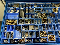 Garant ladekast met diverse onderdelen, gereedschappen en accessoires - afbeelding 19 van  34