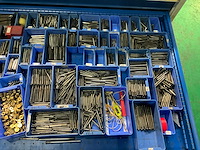 Garant ladekast met diverse onderdelen, gereedschappen en accessoires - afbeelding 21 van  34