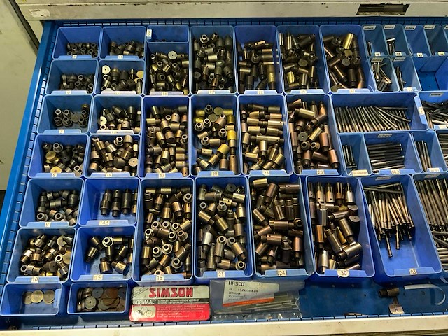 Garant ladekast met diverse onderdelen, gereedschappen en accessoires - afbeelding 26 van  34