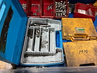 Garant ladekast met diverse onderdelen, gereedschappen en accessoires - afbeelding 32 van  34