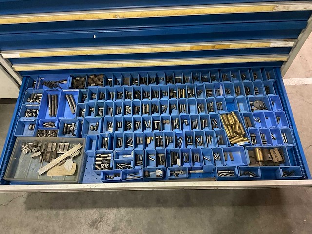 Garant ladekast met diverse onderdelen, gereedschappen en accessoires - afbeelding 34 van  34