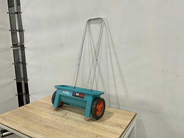 Gardena - kunstmest strooier - afbeelding 1 van  6