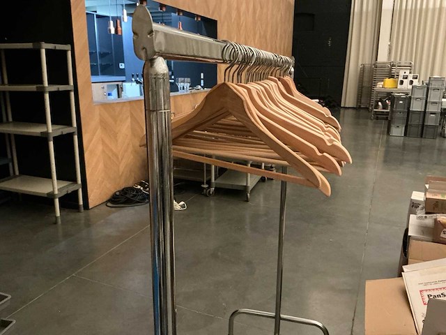 Garderobe rail met kapstokken - afbeelding 4 van  4