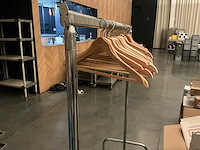 Garderobe rail met kapstokken - afbeelding 4 van  4