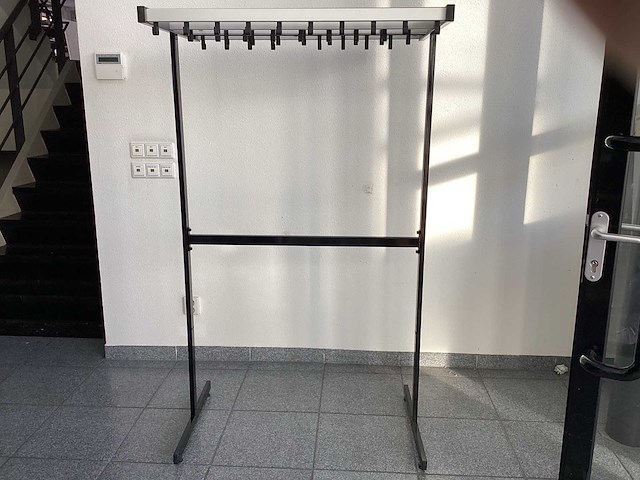 Garderobe rek - afbeelding 1 van  4