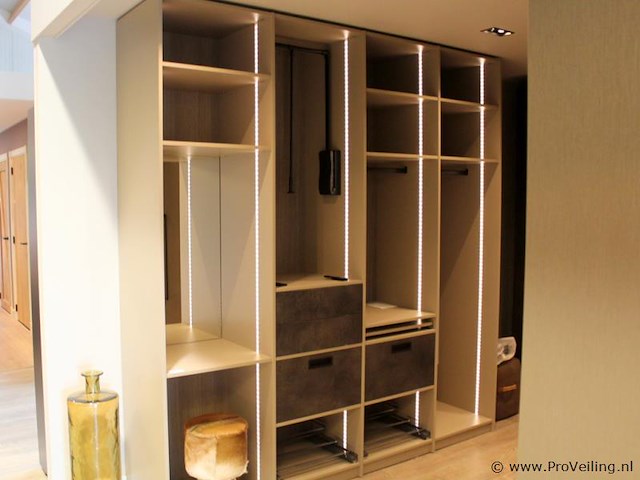 Garderobekast - afbeelding 1 van  17