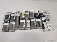 Garmin horloge banden - 15 stuks & 2 vivofit jr3 marvel black panter horloge banden - afbeelding 1 van  3