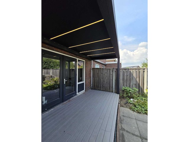 Garraf p150 terrasoverkapping 4x4m (louvre dak) pergola electrisch bediend - afbeelding 7 van  10
