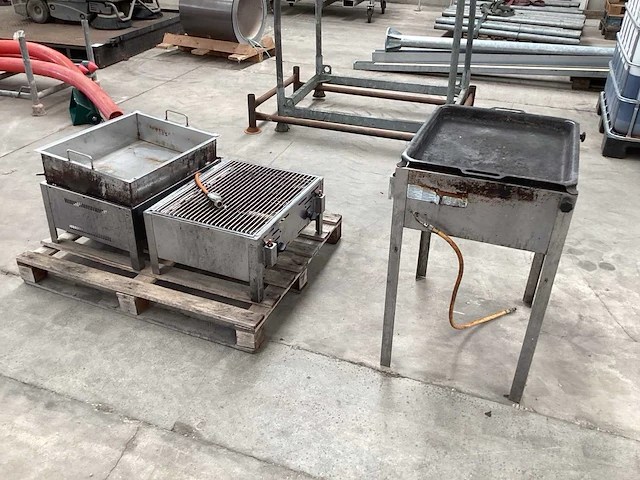 Gas bbq (3x) - afbeelding 1 van  8