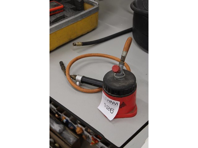Gasbranderset. - afbeelding 2 van  2