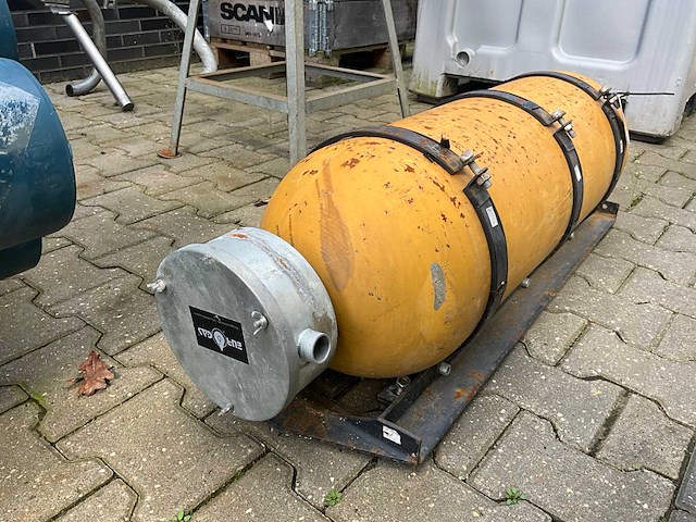 Gascilinder op beugel - afbeelding 1 van  3