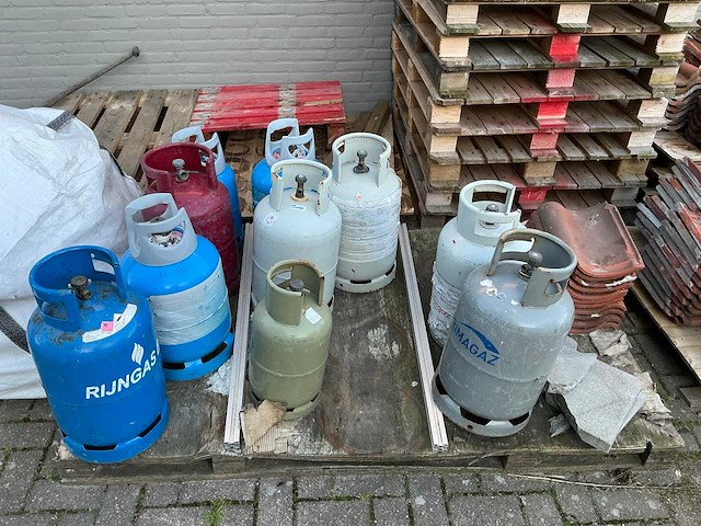 Gasfles (10x) en zonnepaneel (16x) - afbeelding 2 van  4
