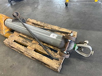 Gasfles met 2 flessenkarren - afbeelding 2 van  5