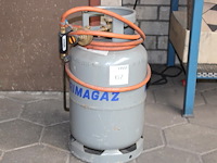 Gasfles met gasbrander. - afbeelding 1 van  2
