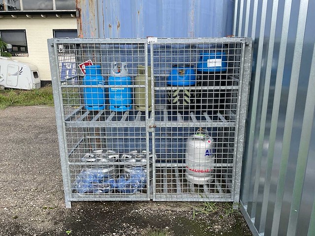 Gasflessendepot - afbeelding 1 van  2
