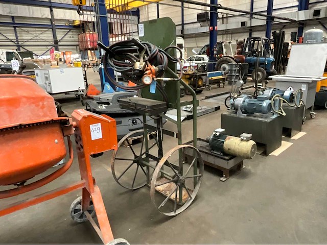 Gasflessenwagen en divers - afbeelding 3 van  8