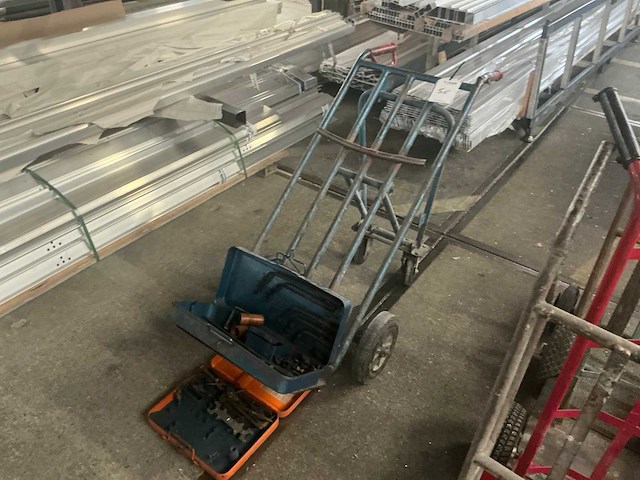 Gasflessenwagen en lasbenodigdheden - afbeelding 1 van  5