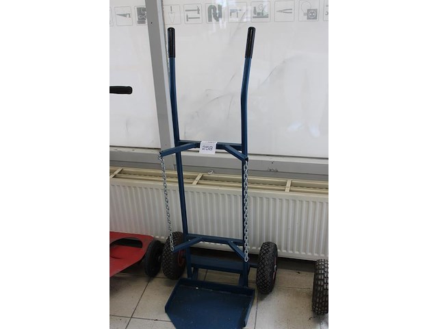 Gasfleswagen met luchtbanden. - afbeelding 2 van  2