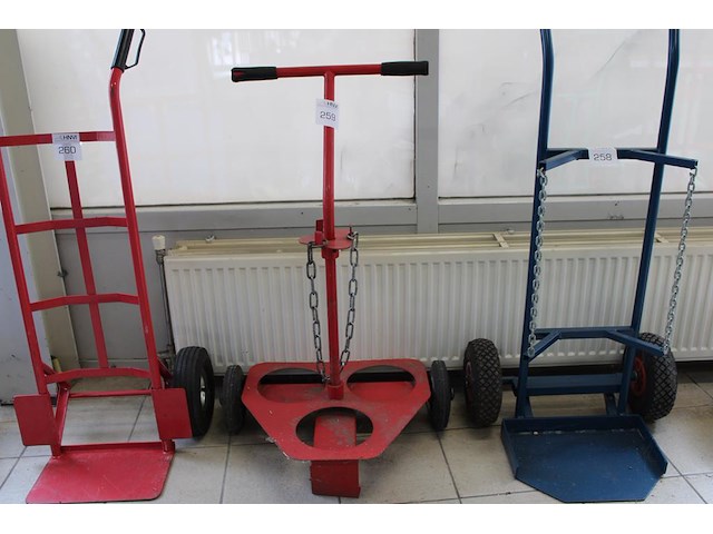 Gasfleswagen met massieve banden. - afbeelding 1 van  2