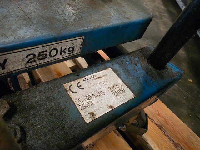 Gasmeter op heftafel - overige magazijninventaris - afbeelding 7 van  7