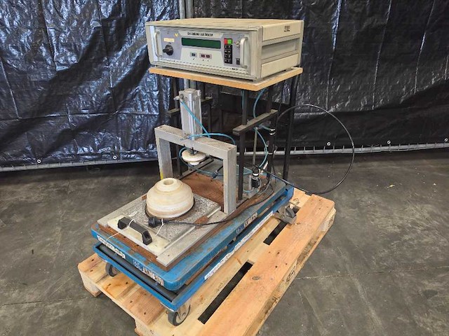 Gasmeter op heftafel - overige magazijninventaris - afbeelding 1 van  7