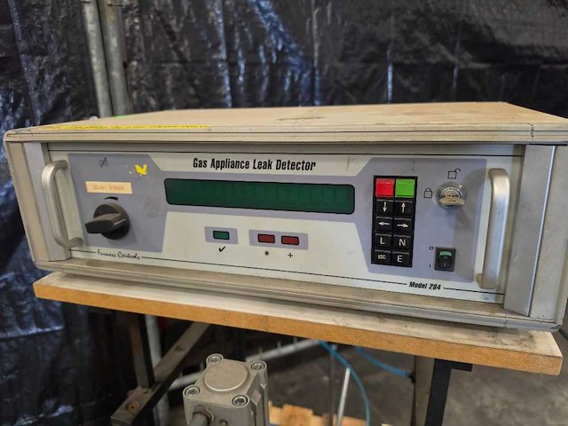 Gasmeter op heftafel - overige magazijninventaris - afbeelding 3 van  7