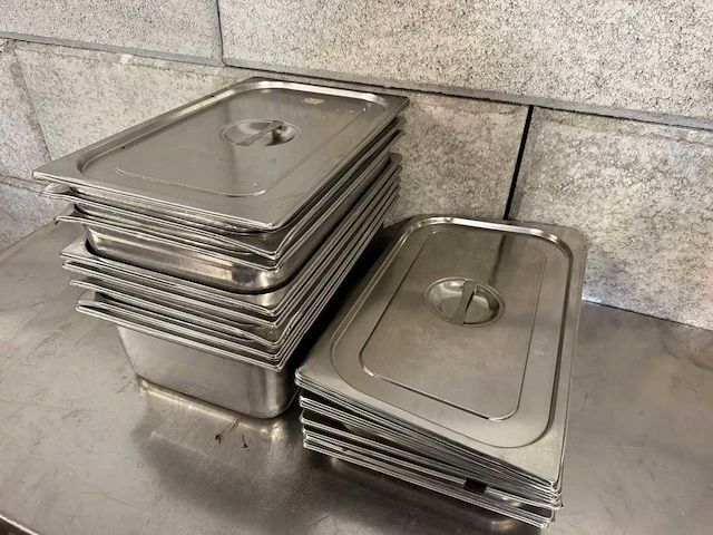 Gastronormbak met deksel 1/1 gn-150 (8x) - afbeelding 1 van  3