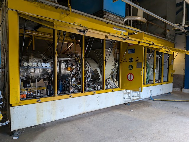 Gasturbine en tandwielkast en elektrostatisch filter, solar turbines, taurus 60 - afbeelding 1 van  54