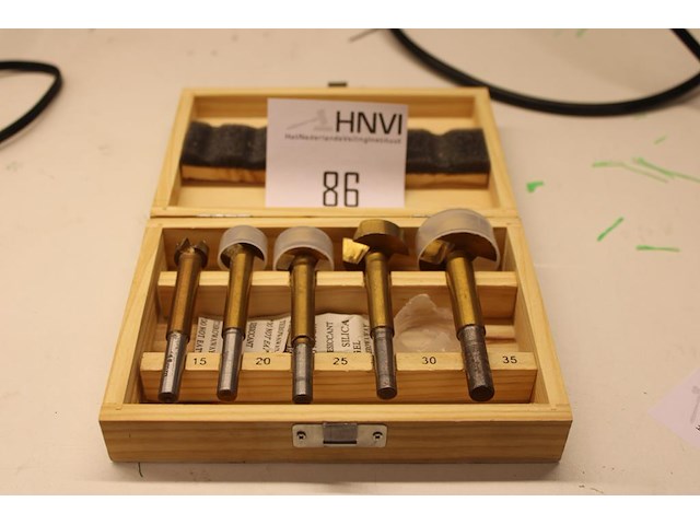 Gatenborenset vijfdelig van 15 tot 35 mm. - afbeelding 1 van  2