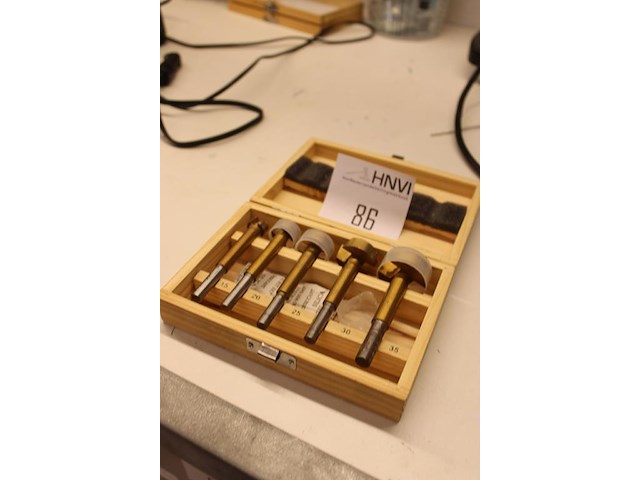 Gatenborenset vijfdelig van 15 tot 35 mm. - afbeelding 2 van  2