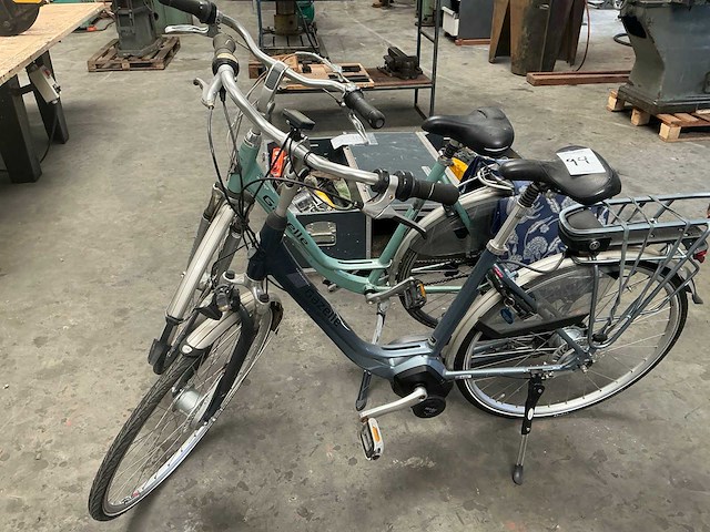 Gazelle damesfiets (2x) - afbeelding 1 van  7