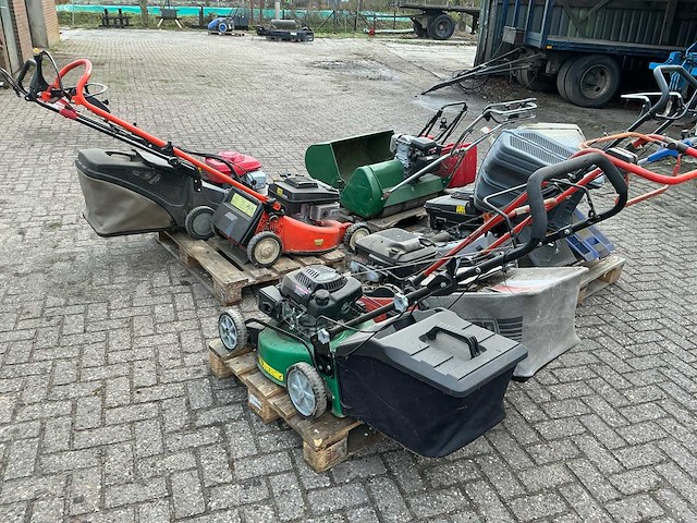 Gazonmaaiers / loopmaaiers / cirkelmaaiers / kooimaaier (8x) - afbeelding 13 van  15