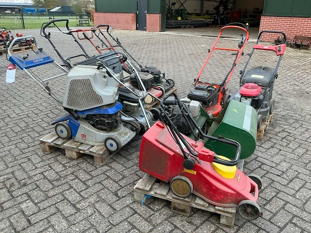 Gazonmaaiers / loopmaaiers / cirkelmaaiers / kooimaaier (8x) - afbeelding 15 van  15