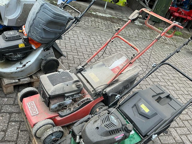 Gazonmaaiers / loopmaaiers / cirkelmaaiers / kooimaaier (8x) - afbeelding 9 van  15