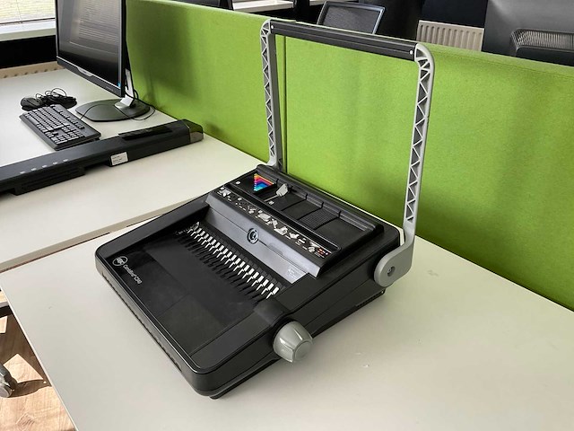 Gbc combbind c340 inbindmachine - afbeelding 1 van  1