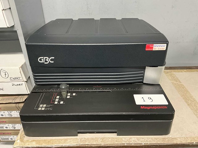 Gbc magnapunch ponsmachine - afbeelding 2 van  6