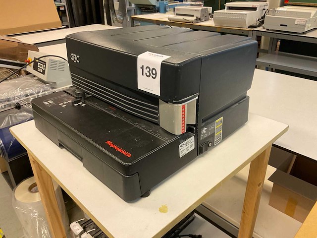 Gbc magnapunch ponsmachine - afbeelding 5 van  9